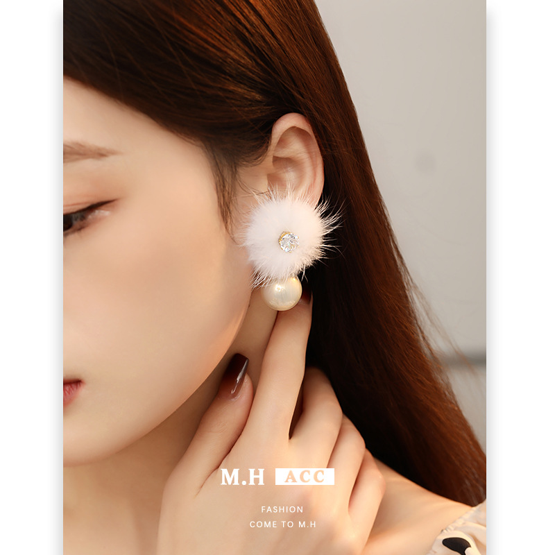 Winter elegant fashionable cute earrings from pearl