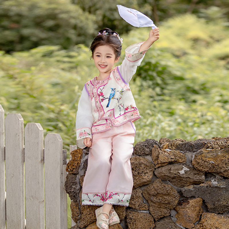 漢服の女の子は春秋2025の新型子供清朝満族の少数民族の服装の時代劇の女性の唐の服を格服します。|undefined