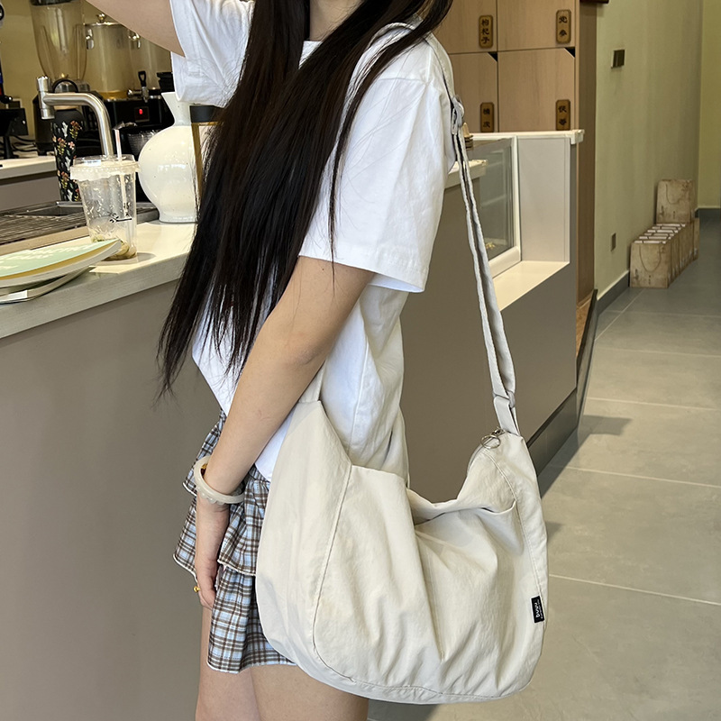 Solid color retro nylon waterproof Japanese shoulder bag