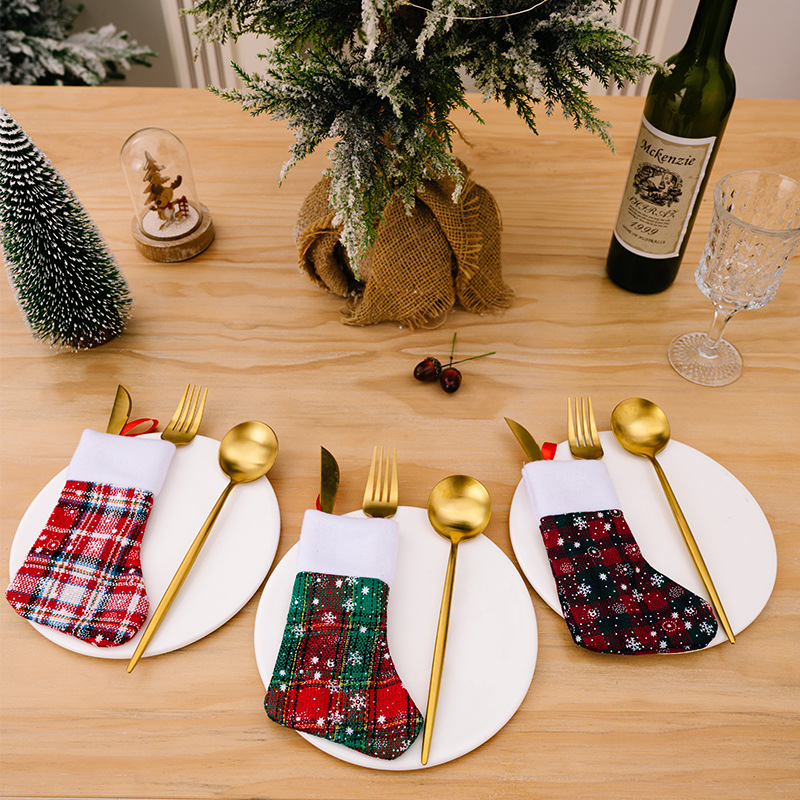 Weihnachtsdekoration Plaid Schneeflocke Messer und Gabel Set Weihnachten Kleine Socken Mini Weihnachten Socken Geschenk Tasche_voghion.com