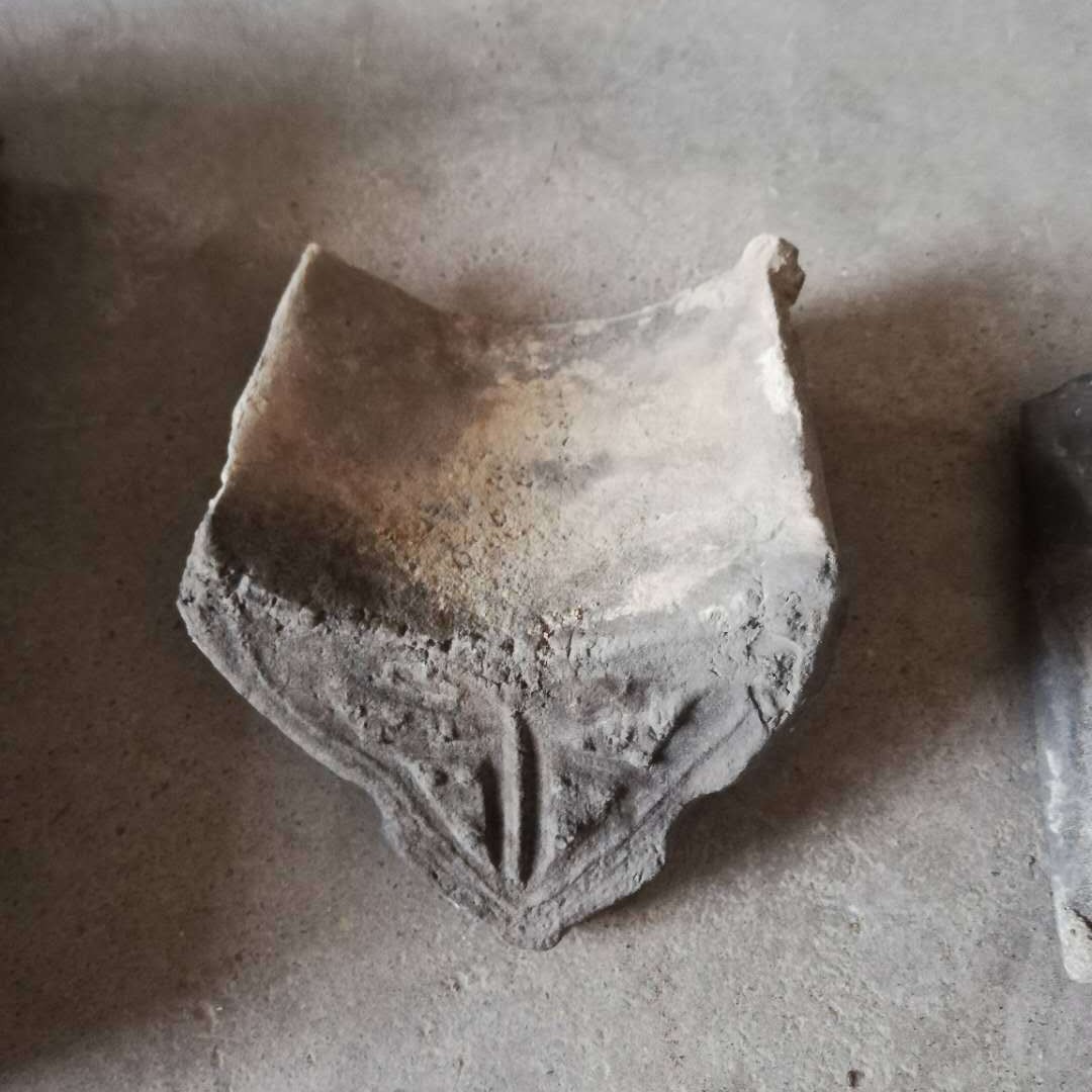 小青瓦旧青瓦农村瓦房老式土烧旧瓦片四合院风格建筑瓦片屋檐瓦
