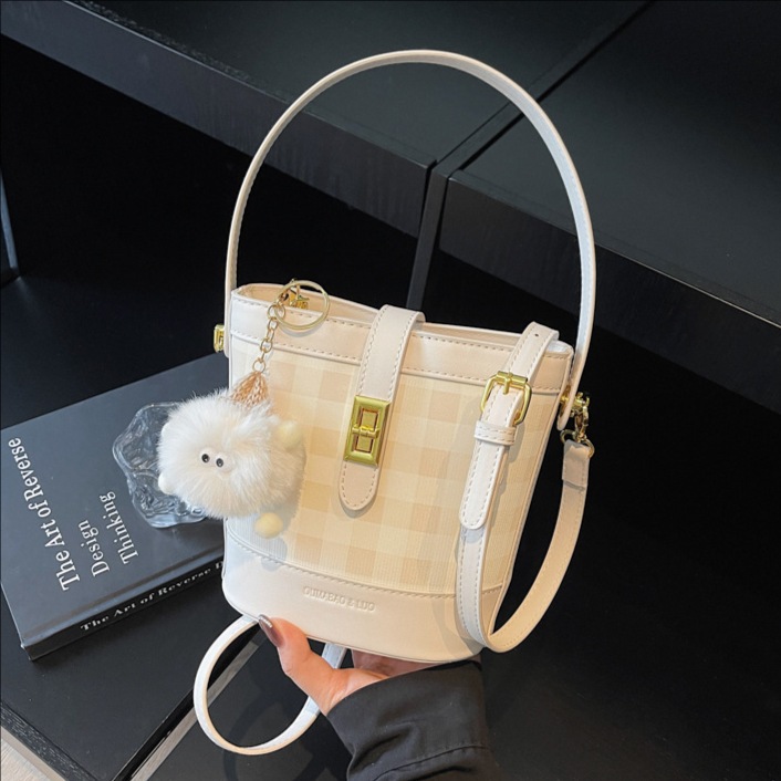 Bolso de cubo de moda para mujeres 2025, otoño y invierno, nuevo bolso retro, bolso de hombro de textura universal, bolso de mochila