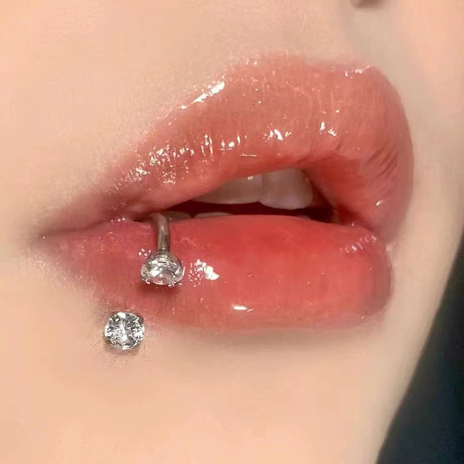 Б piercing с цирконием, без упоминания площадки