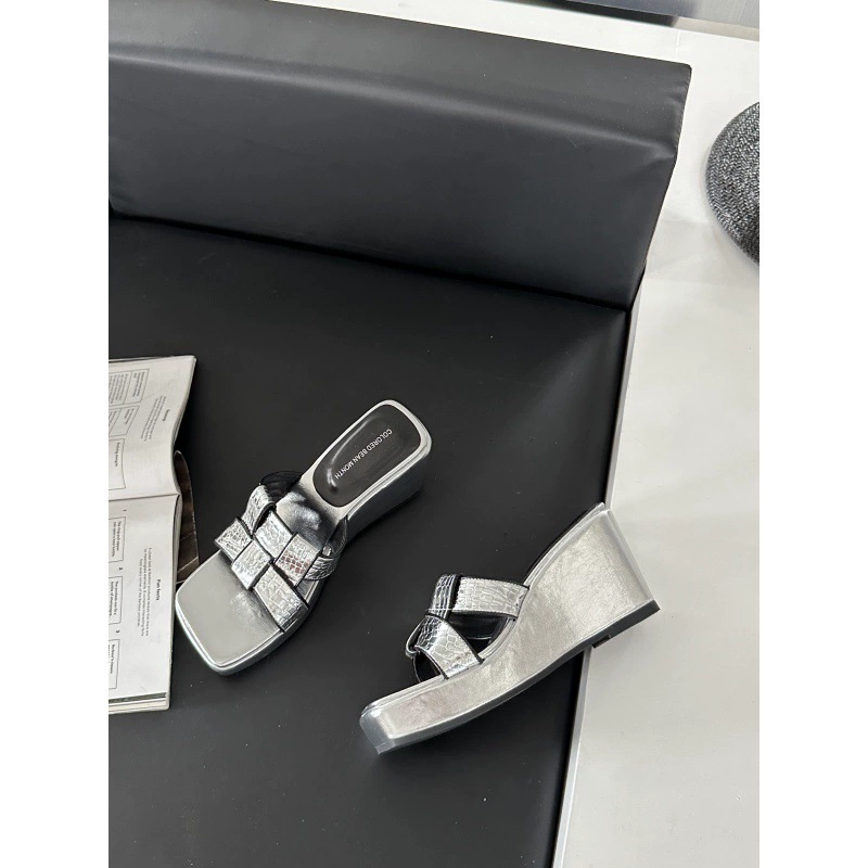 2024 новый летний темперамент маленький ароматный ветер толстые подошвы тапочки женские летние носить нишевые французские сандалии на высоких каблуках