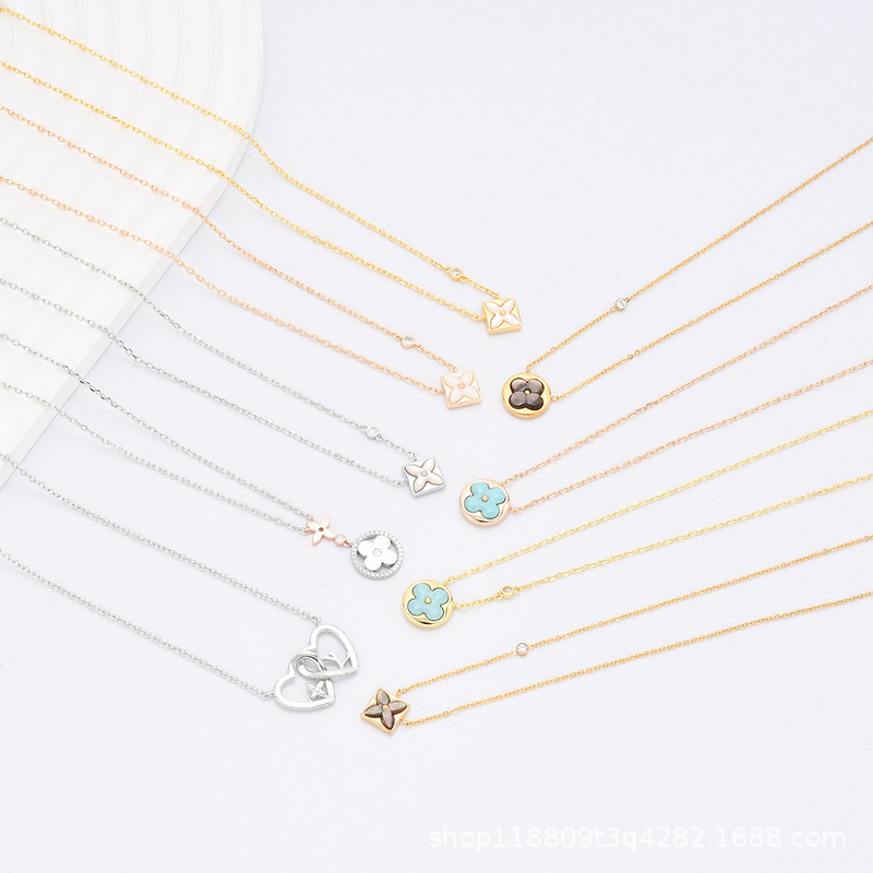 Luxury Version of the Four-Leaf Clover Necklace, New Monogram Clavicle Chain for Women, Plated with Rose Gold, Direct from the Manufacturer