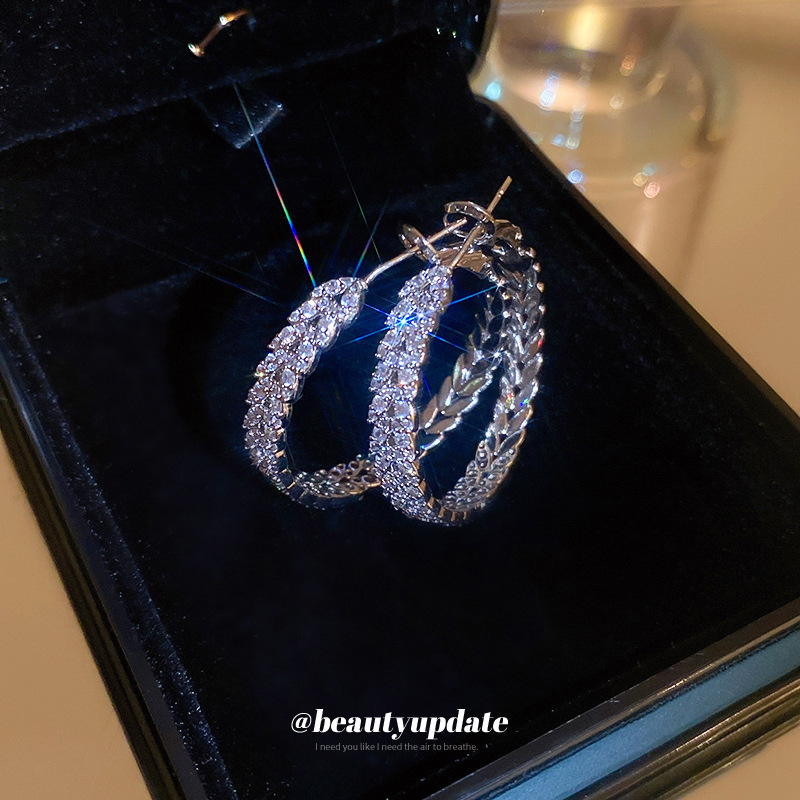 geometric fashionable earrings with zircon