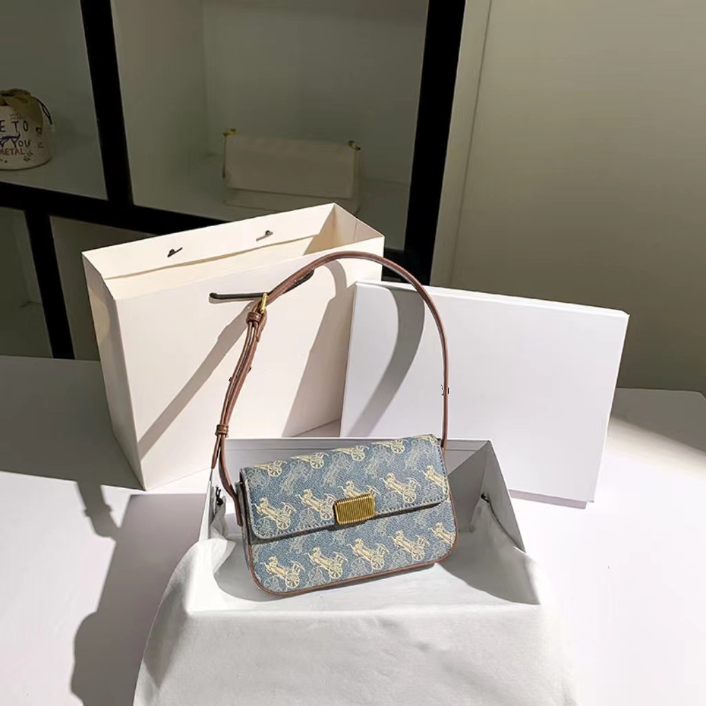 Soft leather high-end carriage flower small square bag for women 2023 new style single shoulder crossbody armpit bag_voghion.com