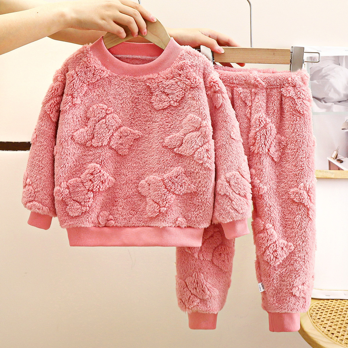 Pijama infantil conjunto de calentamiento otoño y invierno nuevo niño grueso ropa de hogar bebé ropa de terciopelo ropa infantil estricta selección