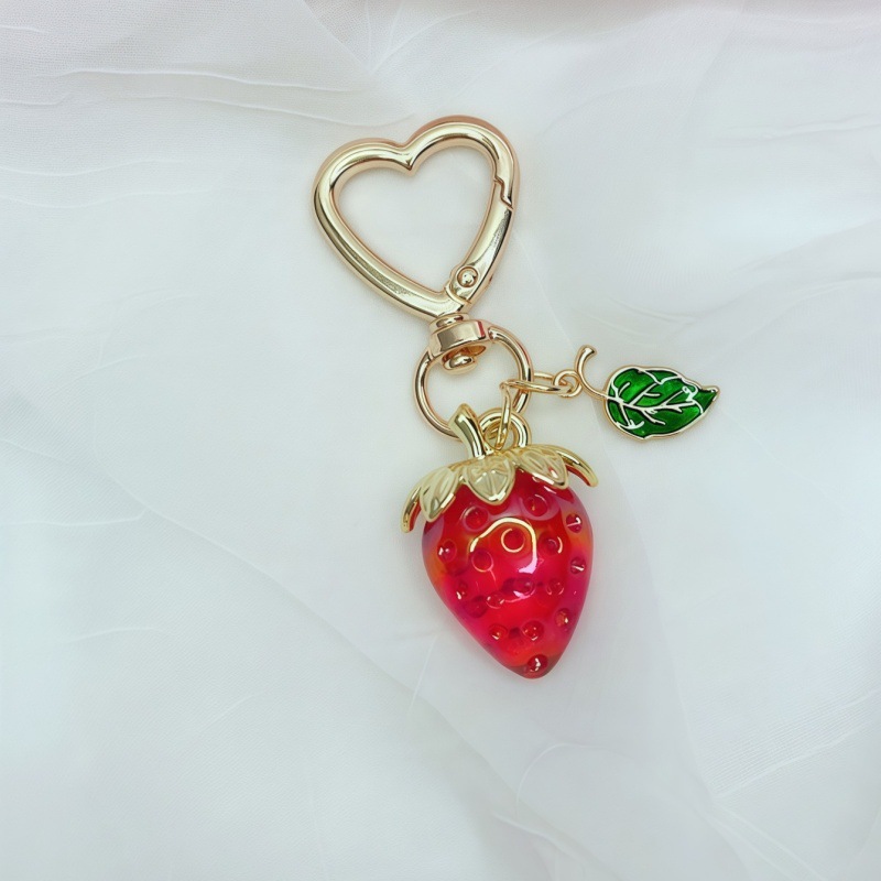 Fijación de bolsos de fresa llavero hermoso teñido colgante de fresa decoración colgante de bolsos de mujer accesorios pequeños colgantes frescos