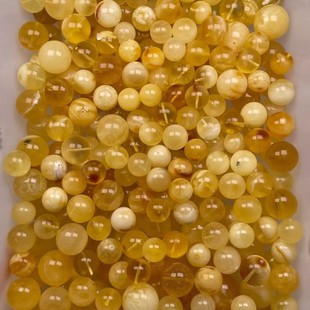Songgang Factory Source Amber Beeswax Wholesale Yellow and White Flower Round Beads Single Beads Loose Beads DIY Bracelet Accessories