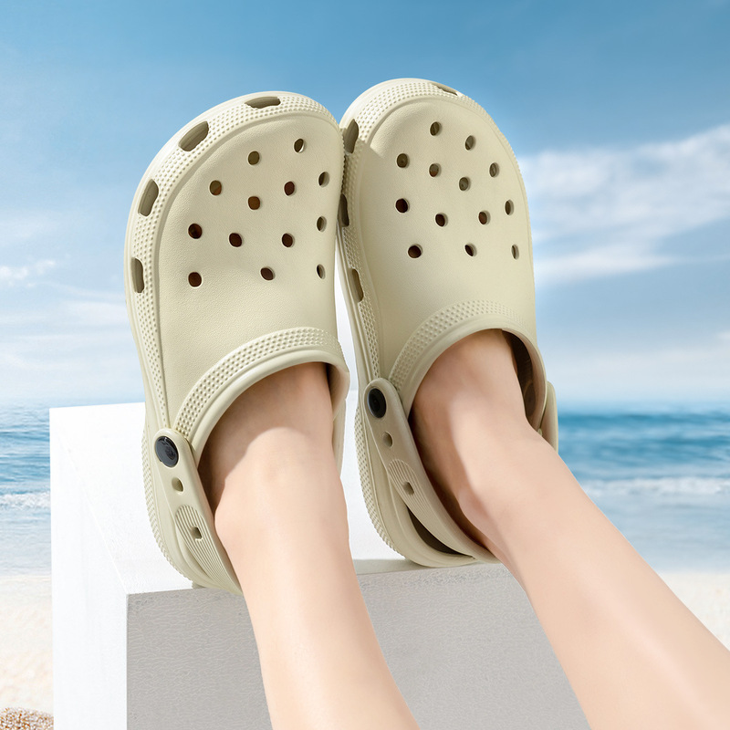 Non-Slip Simple Clogs for Men, 2026 New Model, Beach Non-Slip Slippers with a Soft Feel, Closed-Toe Slippers for Women, Summer Outdoor Wear
