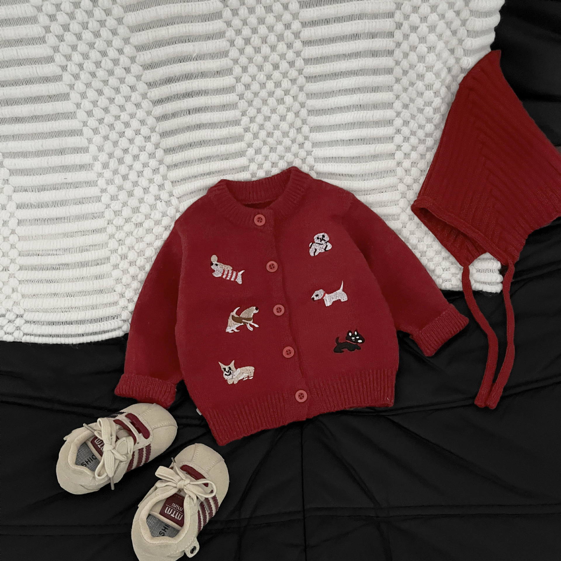 Suéter rojo de invierno de Año Nuevo bebé pequeño mes de edad extranjero bordado camiseta de punto camiseta de luna llena