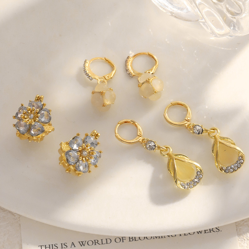 Pendientes de flores de circón exquisitos de moda coreana, lujo ligero, temperamento de alta gama, súper hada, todo fósforo, pendientes de oreja de ópalo