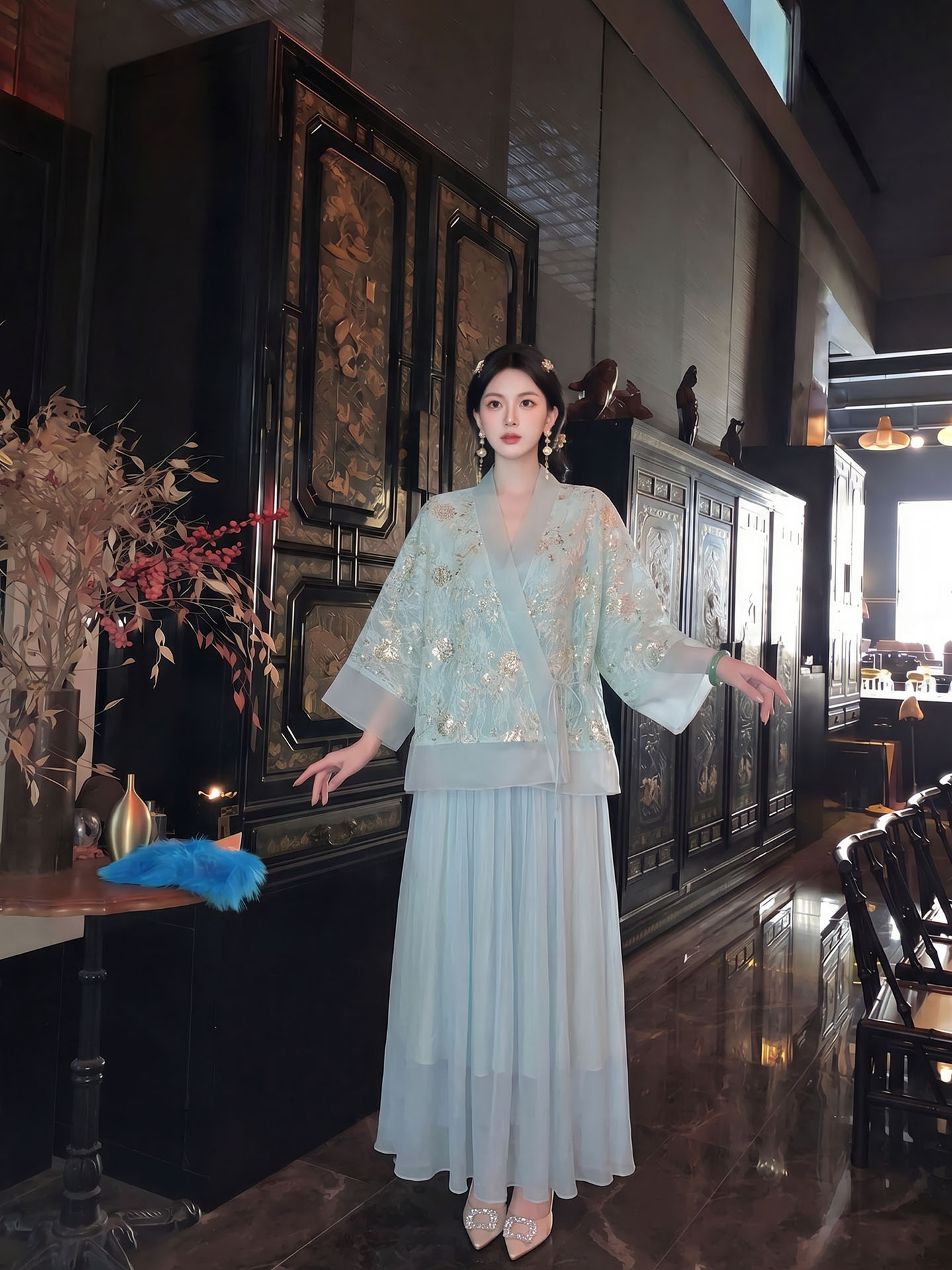 Bộ áo khoác ngoài và đầm dây phong cách Tân Trung Hoa thêu hoa sequin nặng — bộ đồ, đầm dây, áo khoác