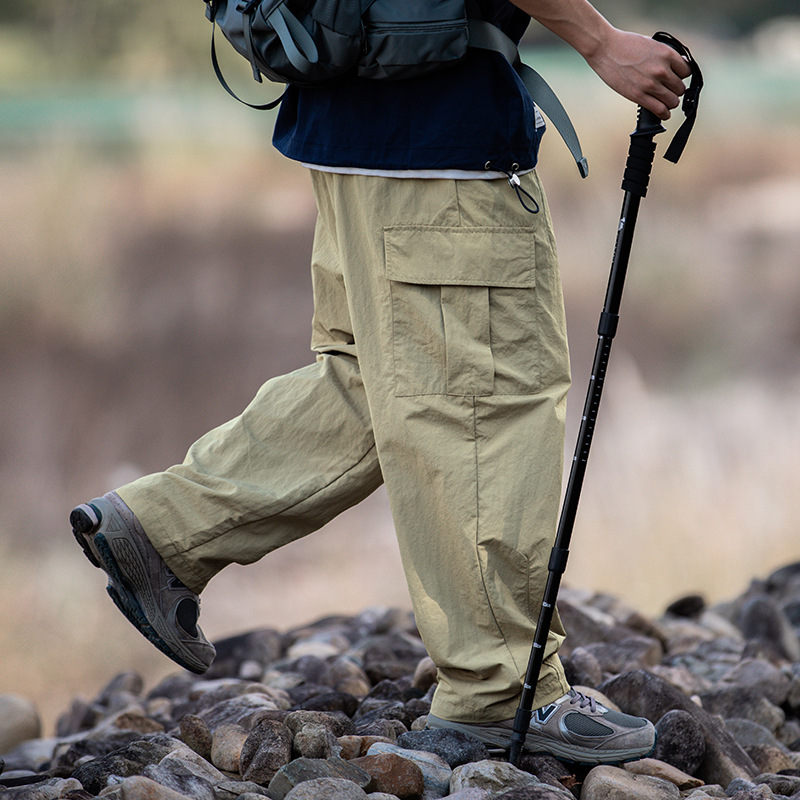 Mono de bolsillo tridimensional para hombre primavera nuevo estilo montaña ligero y suelto diseño plisado pantalones largos casuales para hombre