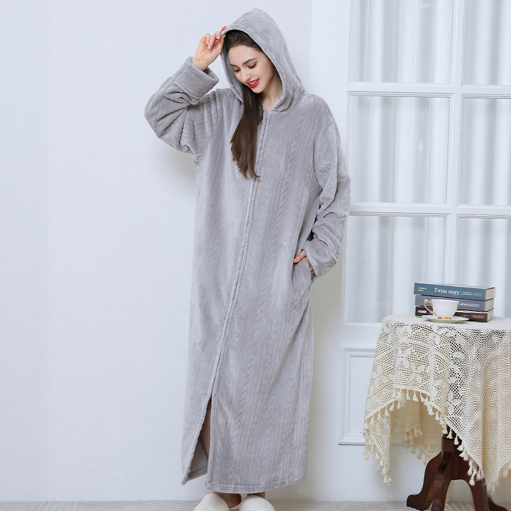 Bata de franela en stock, de invierno, de forro polar coral grueso, de manga larga, talla grande, exclusivamente para ventas transfronterizas, camisón con capucha al por mayor de fábrica.