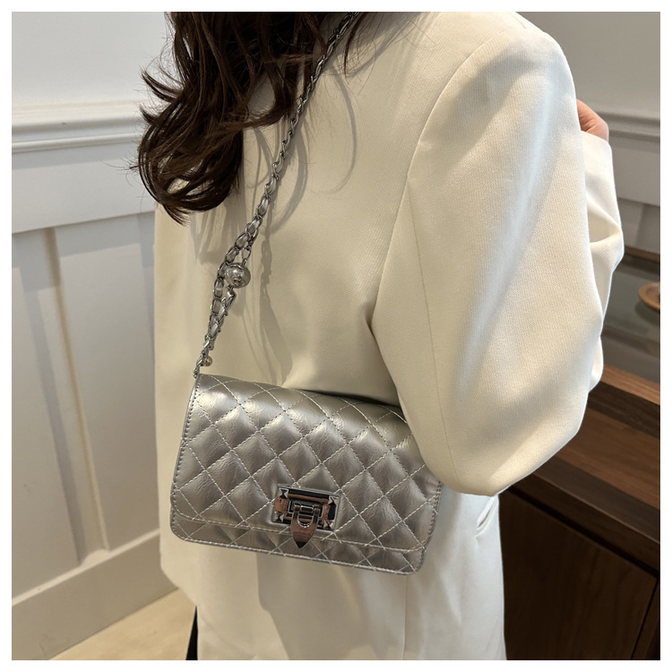 The diamond-patterned embroidered thread fashionable and elegant lock buckle elegant small bag for women's 2024 autumn new style versatile ins crossbody bag for women undefined
