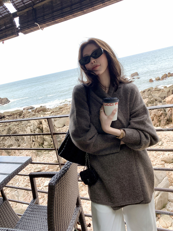港米服饰/2025秋季新款女装 长款羊毛针织高端线 大毛衣外套|undefined