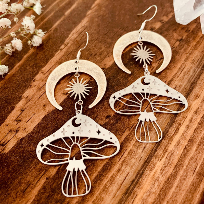 1 Pair Retro Ethnic Style Sun Moon Mushroom Plating Hollow Out Alloy Drop Earrings display picture 2