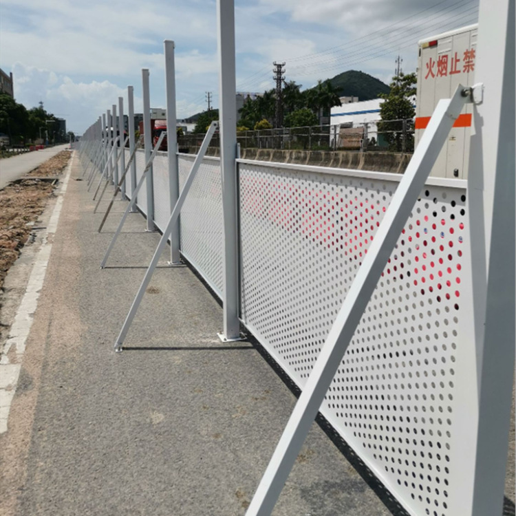 抗风市政工程隔离屏障冲孔围挡板镀锌工地道路施工冲孔围挡护栏