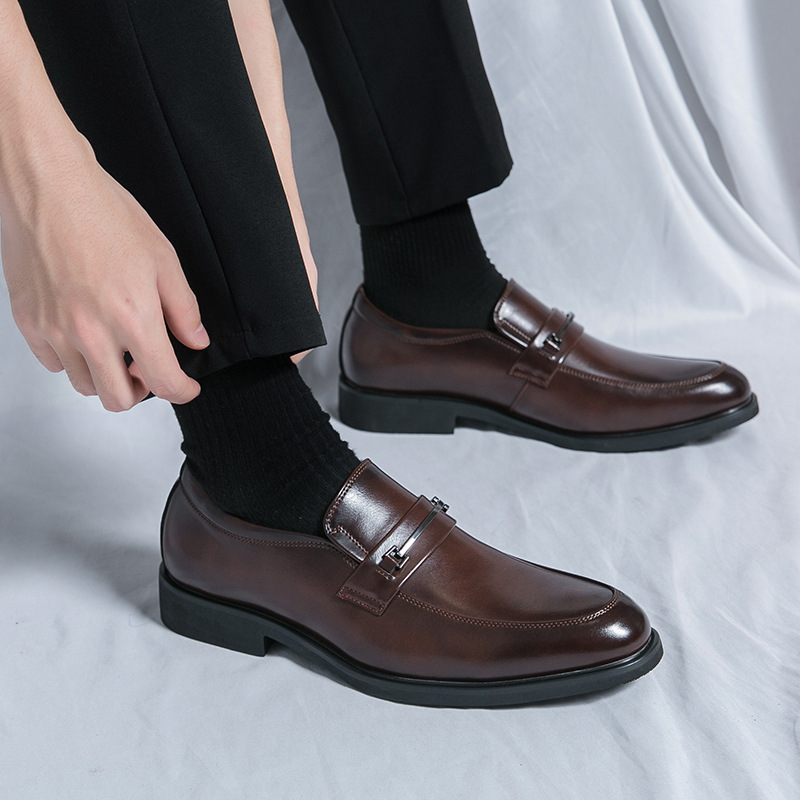 Transfronterizos grandes zapatos de hombre de baja altura británicos zapatos de hombre de negocios de moda de moda casuales zapatos de cuero puntuales jóvenes