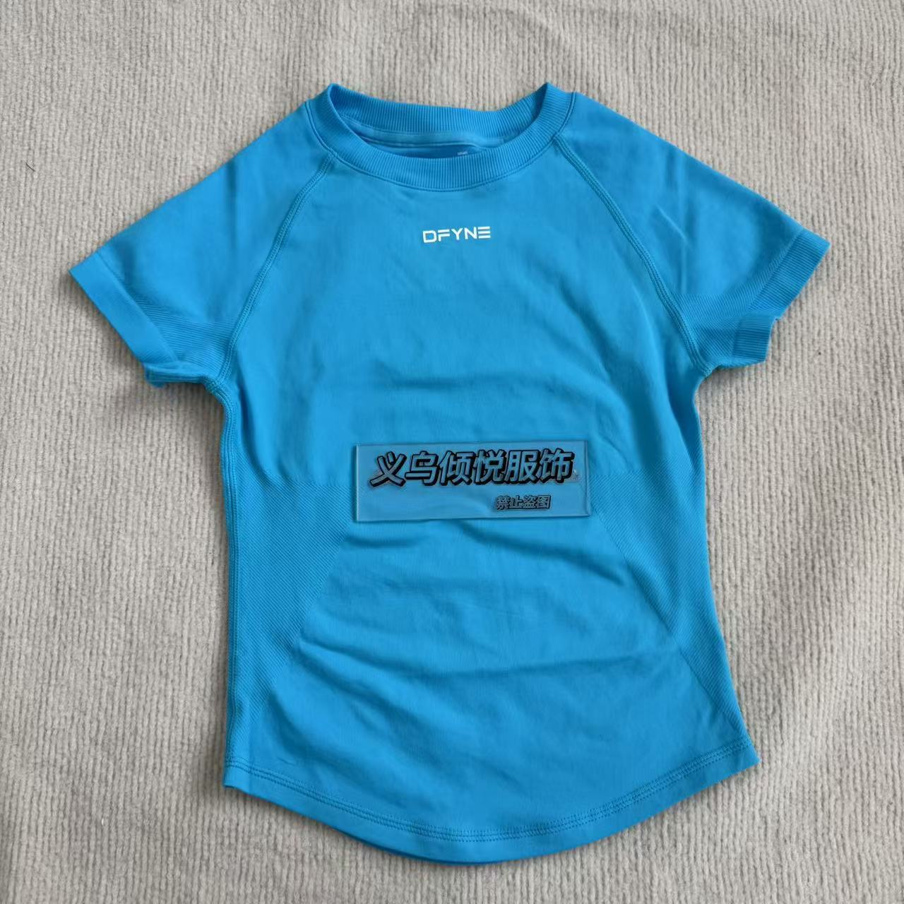 Aliexpress nuevo DFYNE mangas cortas mate nylon alta elástica cuerpo apretado sin bordas de acondicionamiento deportivo T mangas cortas