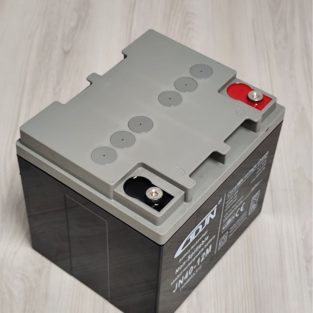 Ǧ������12V40����ʽ��ά����ط���վ̫���ܵ�������Ӧ���豸