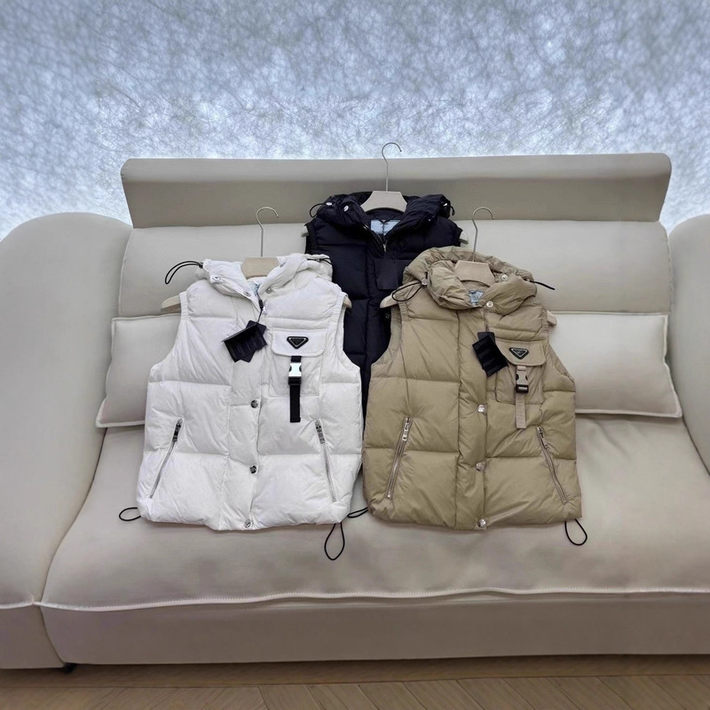 25Ss Autumn and Winter New Hooded Workwear Style down Jacket with Multi-Flap Pocket Pants Design Classic Inverted Triangle Embellished Vest