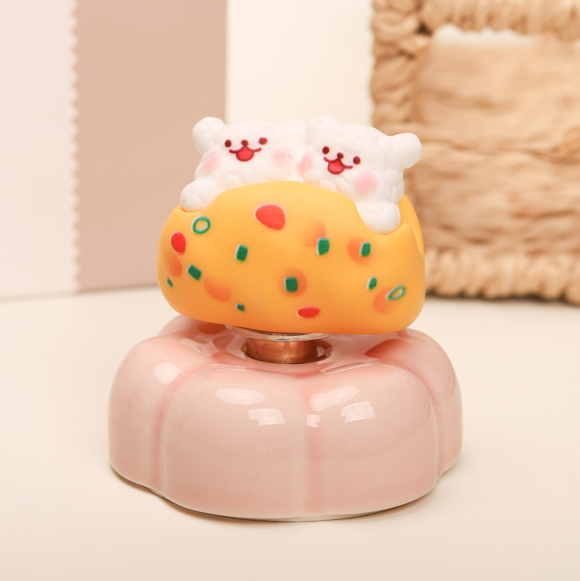 Trendy online sensation: Line dog spinner, rotatable car and desktop ornament, suitable for gifting, selling at stalls, and as a wholesale gift
