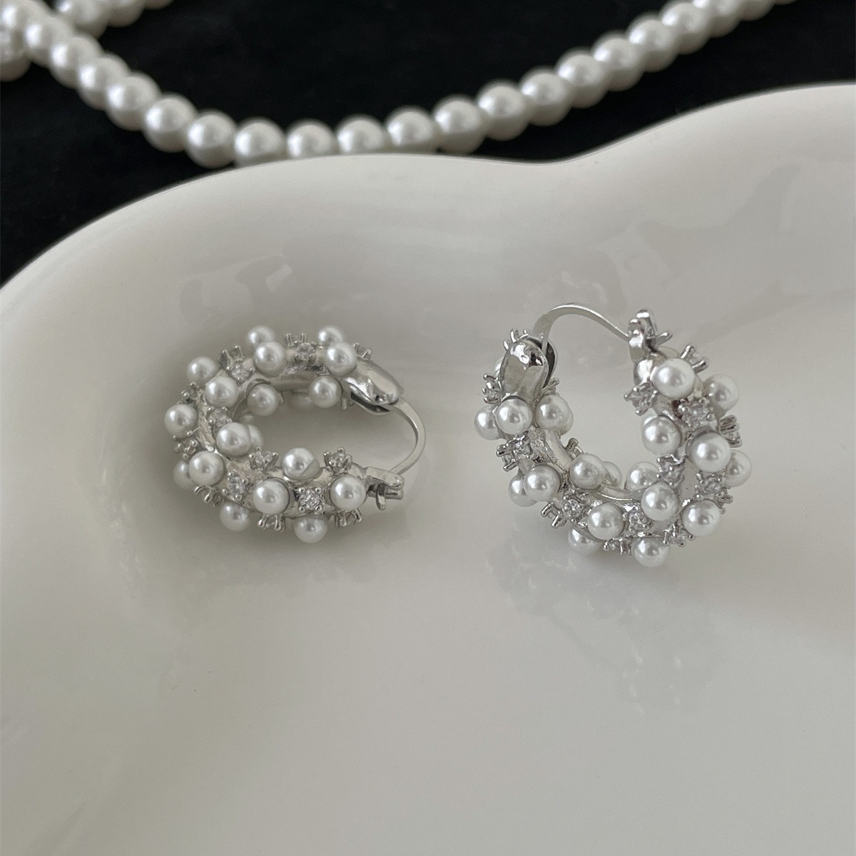 輕奢復古甜美珍珠圓圈耳扣女個性高級感氣質耳環小眾時尚鋯石耳扣