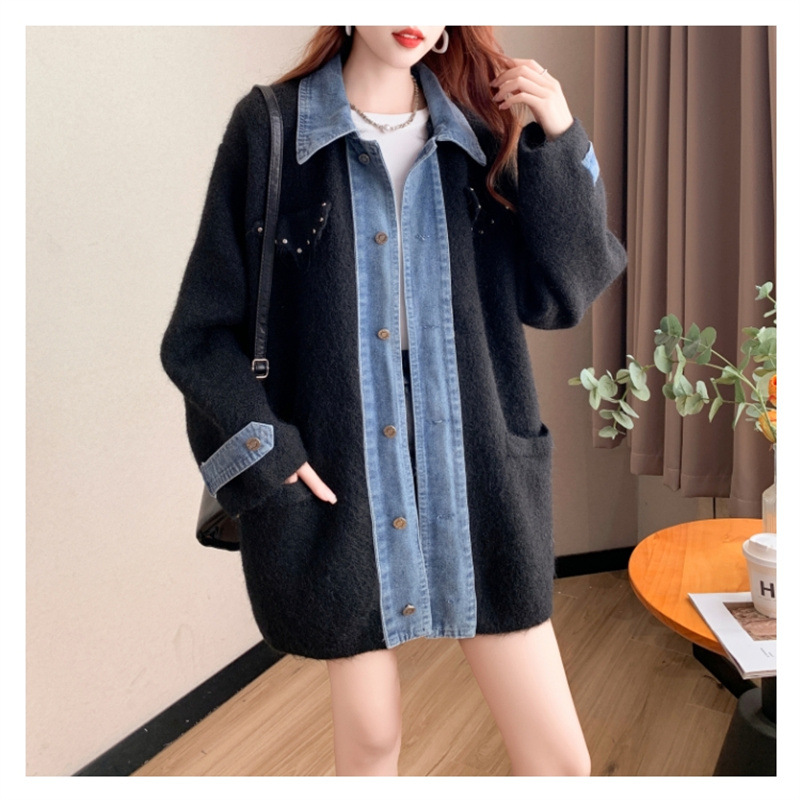 Damenbekleidung Neues Herbst- und Winterdesign, mittellange Pulloverjacke im Denim-Spleißen für Damen, lockerer und modischer Strickjackentrend_voghion.com
