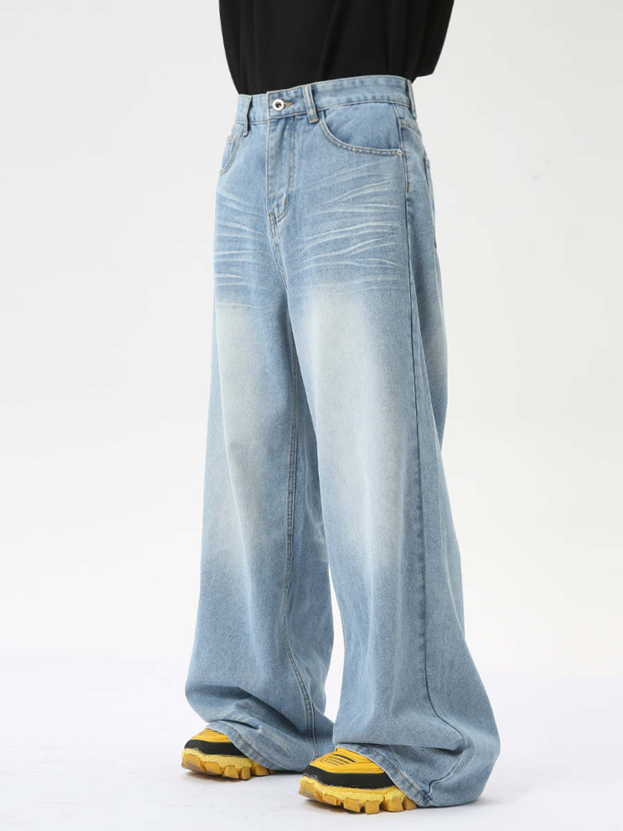 Ropa para hombre MTLCLOTHES |   Tendencia en mezclilla azul claro informal y fluida, con diseño de arrugas lavadas al estilo americano, aspecto vintage y color blanco desgastado.