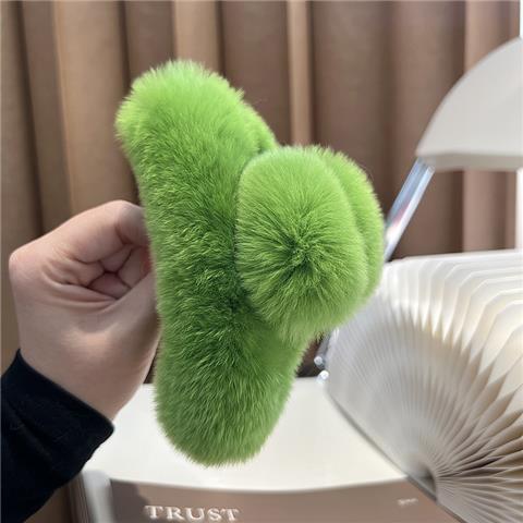 Women's Simple Style Solid Color Plush Hair Claws display picture 5