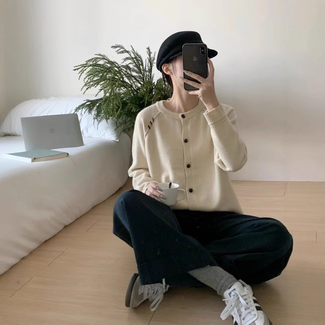 Early Autumn New Knitted Cardigan Sweater for Women, Casual Versatile Korean Style, Fresh New Year Color Soft Yarn Sweater Jacket