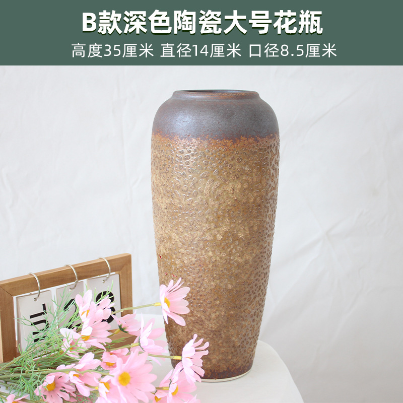 Botella de cerámica antigua oscura B