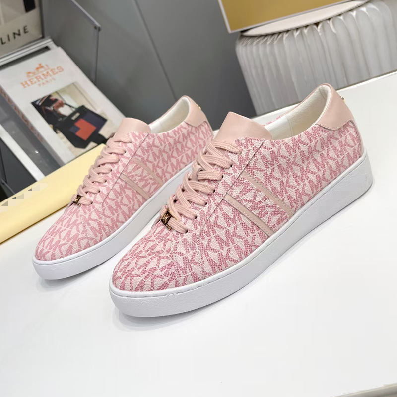 Europa y América de moda casual zapatos individuales mujeres 2025 nuevo impresión de cuero MK hebilla de metal universal pequeño cordón de zapatos blancos transfronterizos