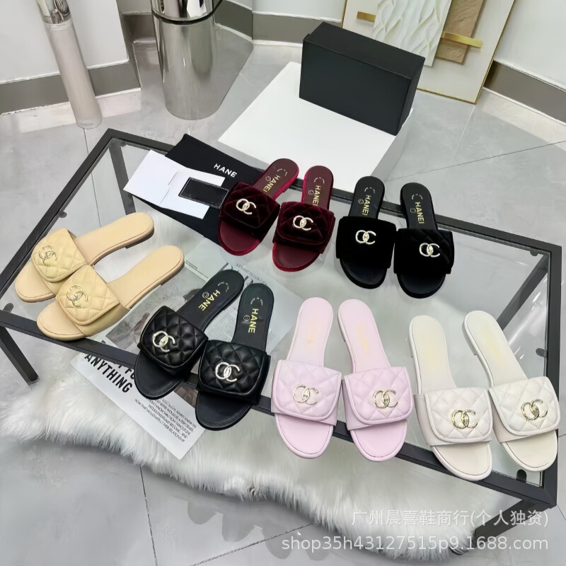 Chanel-Style 2026 Summer Sheepskin Backpack with Metal Buckle, Diamond-Pattern Flat Slippers, Casual Home Beach Slippers