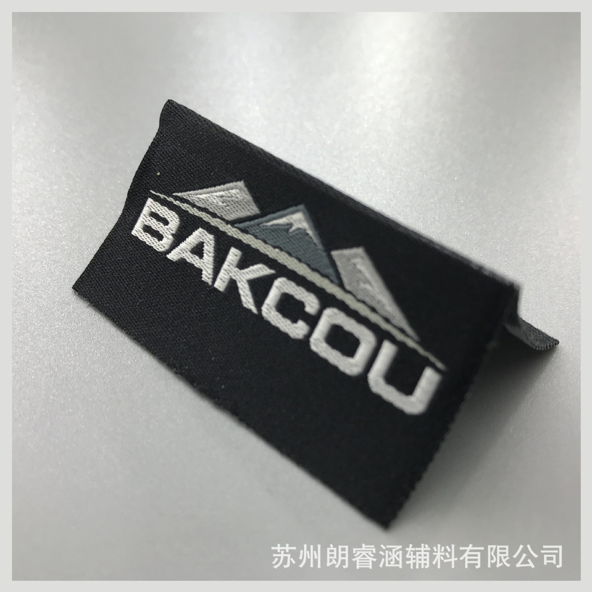 工厂定 做高密织唛领标男女服装织标唛头定 制箱包鞋帽布标设计打-阿里巴巴