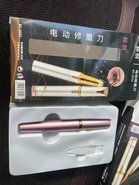 Electric eyebrow trimmer