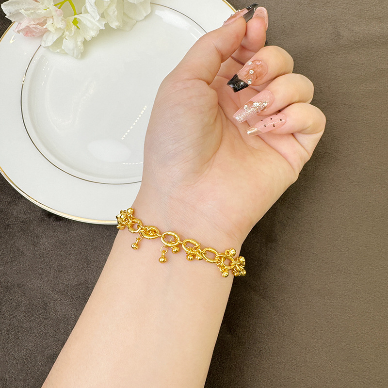 Viejo oro de arena de moda lujosa ligera y frutífera, pulsera de tendencia nacional femenina, joyas que no se desvanecen durante mucho tiempo