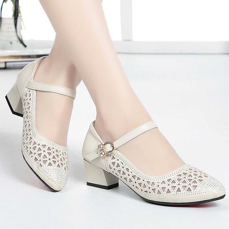 Sandalias de mujer 2026, nuevo modelo, sandalias de tacón alto, sandalias de malla, perforadas, transpirables, zapatos nuevos con suela blanda para mamá image 4