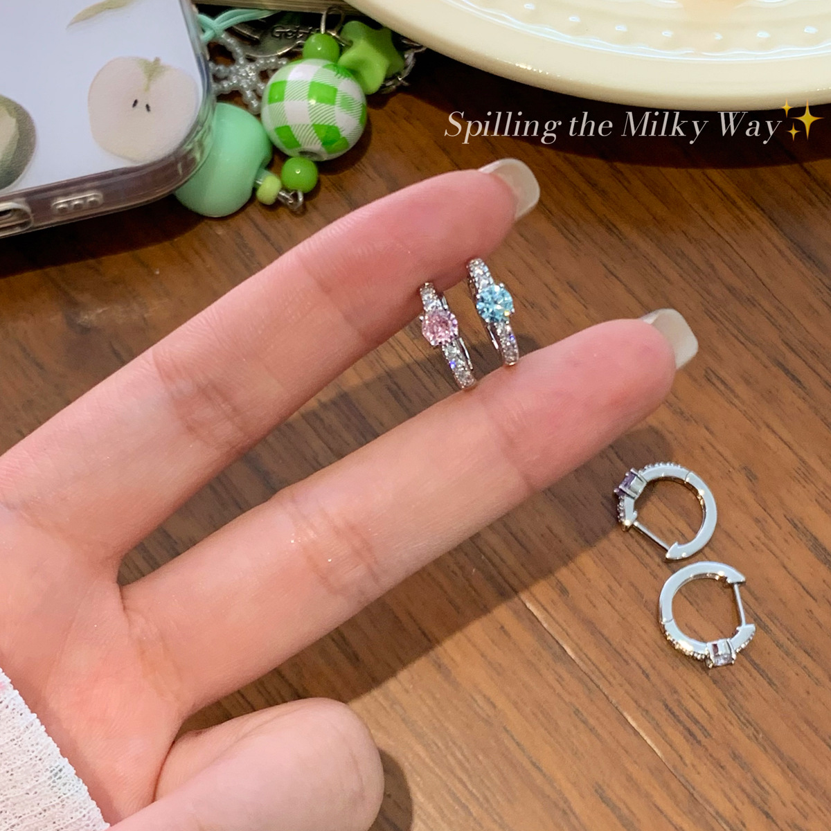316L钛钢铜镀金多色圆锆直杆耳扣爆闪耳钉新款独特设计耳骨钉耳扣