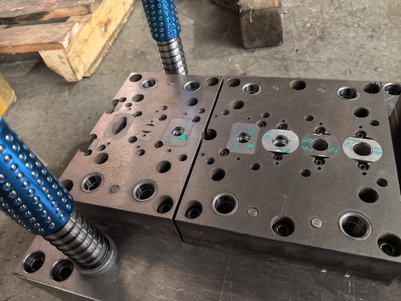 精密五金冲压模具连续模级进模拉伸模具制造钣金加工