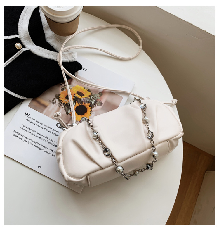 Wholesale Soft Pu Fold Pearl Chain Single Shoulder Handbag Nihaojewelry display picture 5