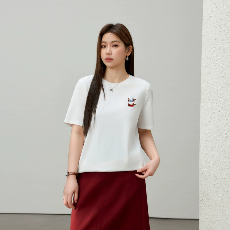 [Повседневная и простая удобная футболка с вышивкой щенка и круглым вырезом] Тонкая женская одежда больших размеров, толстая мм 2025, новый летний стиль