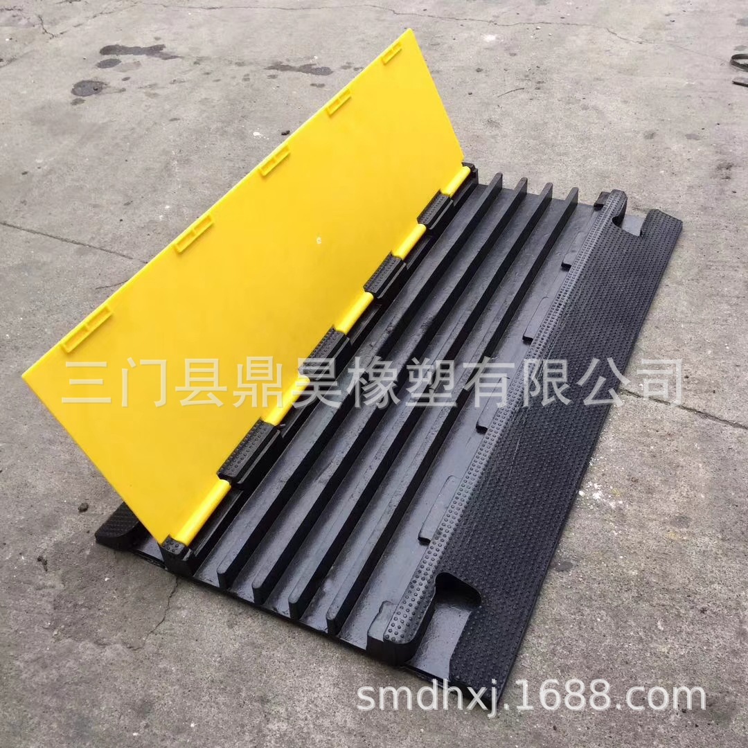 供应五线槽减速带、线槽减速带、橡胶减速带、减速板、减速垄