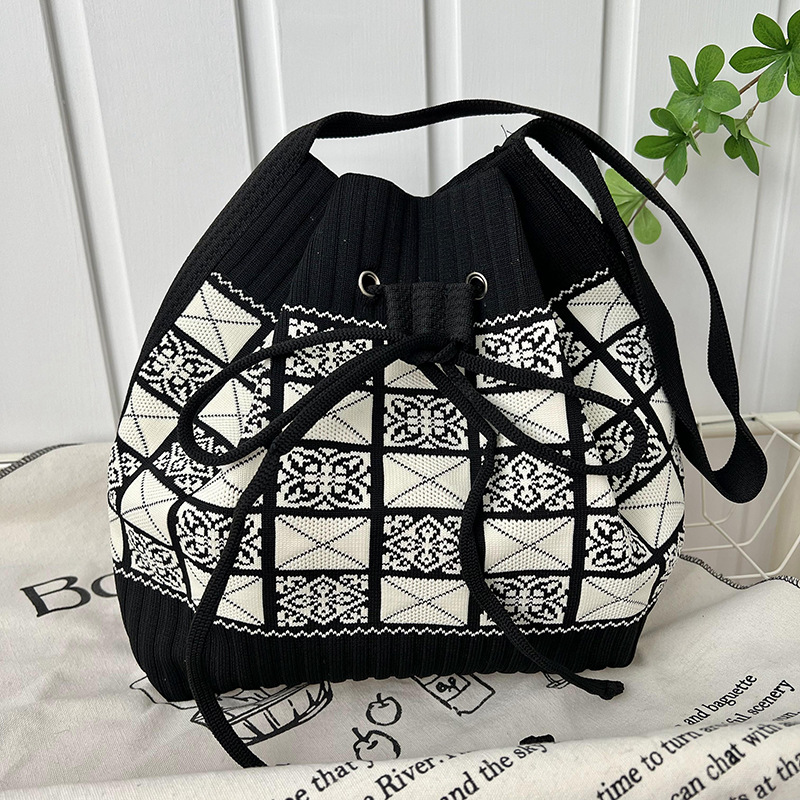 Bolsa de cubo de punto nuevo diseño japonés y coreano simple bolso de hombro de moda femenina versátil bolso portátil de viaje de verano