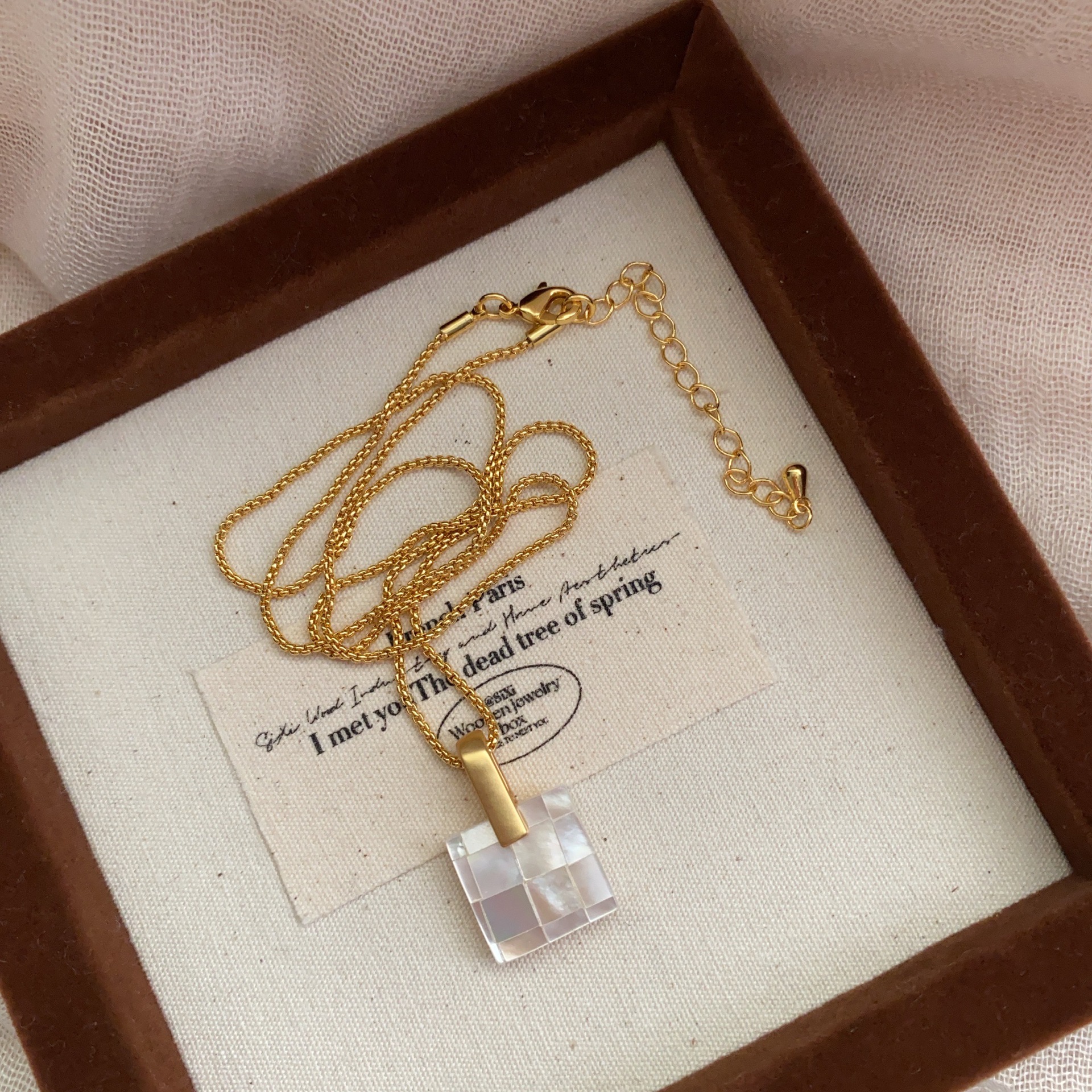 French Style Square Mosaic Necklace Shell Collarbone Chain_voghion.com