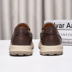 Lightweight and comfortable men's leather shoes with genuine top-layer leather, thick soles, shock absorption, ultra-soft, wide heads, and hand-stitched seams.