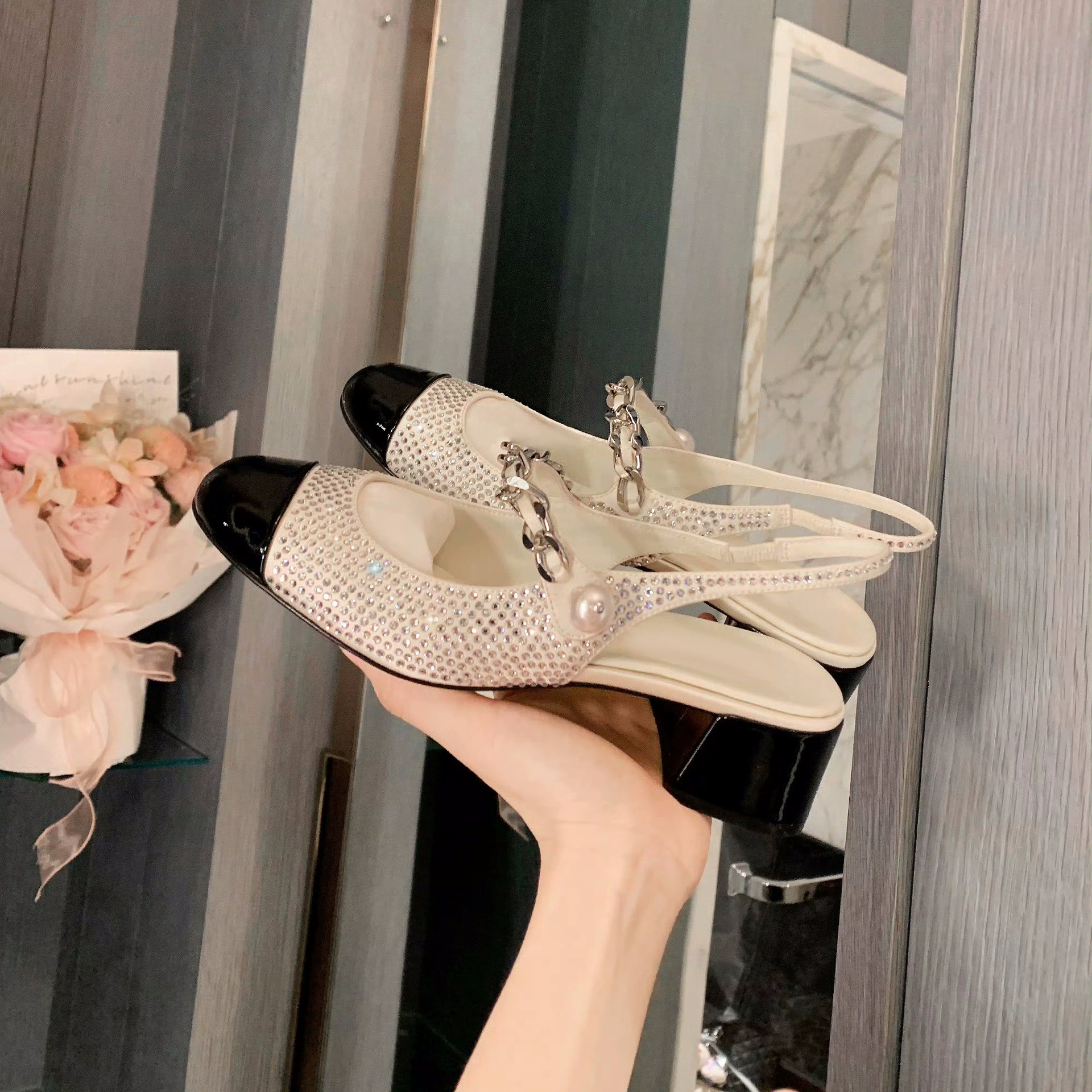 Версия из овчины ~ Блестящие стразы с круглым носком и толстым каблуком с жемчужной цепочкой Туфли Мэри Джейн женские босоножки и тапочки из натуральной кожи на высоком каблуке